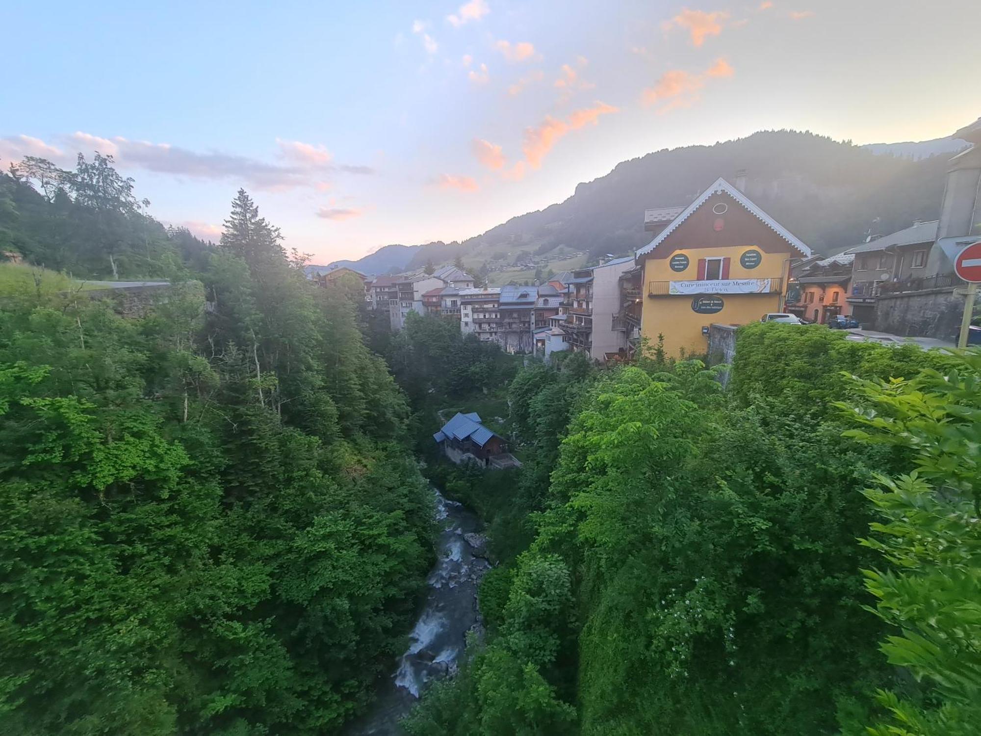 Hotel Le Montblanc Flumet Esterno foto