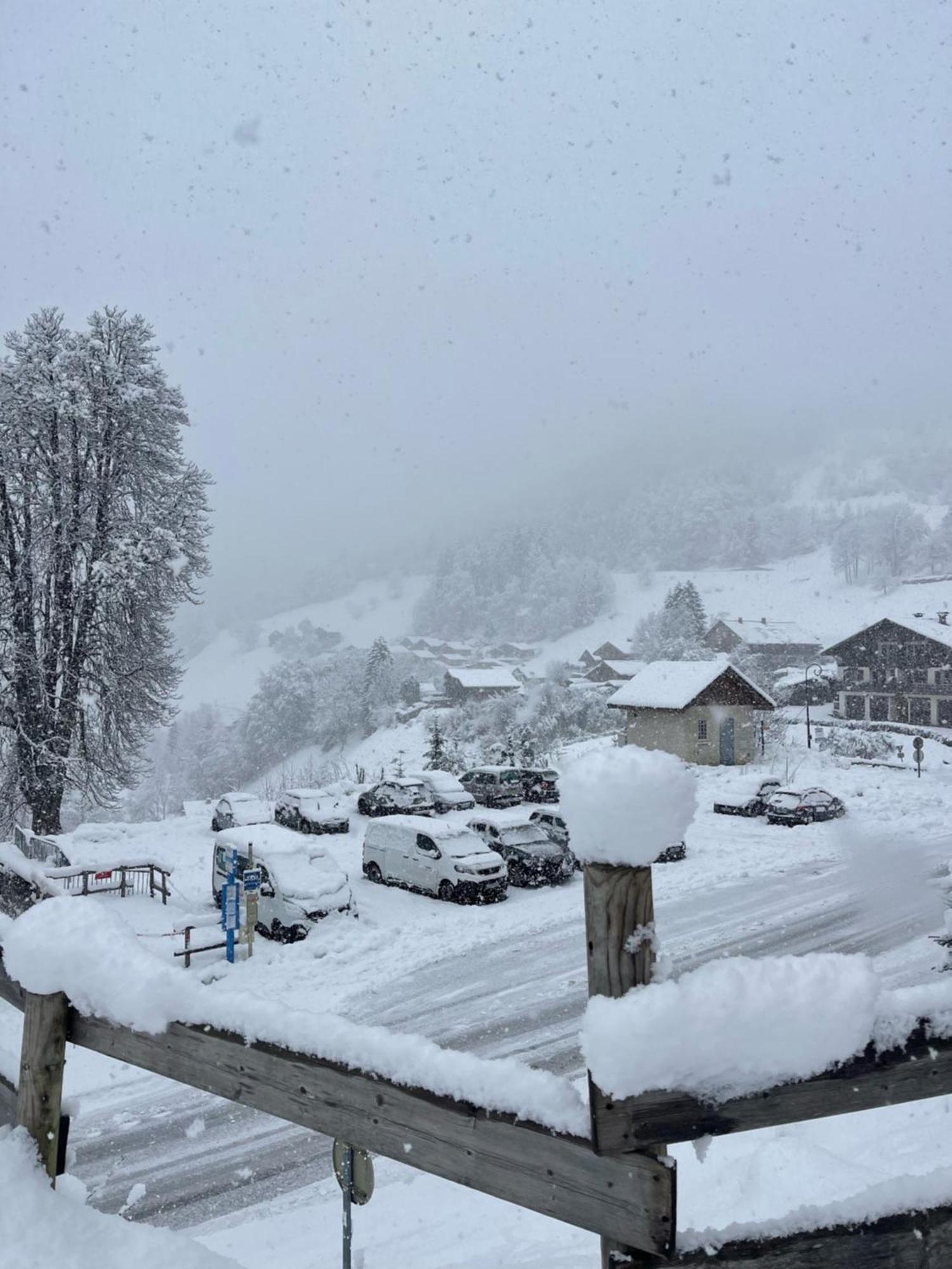 Hotel Le Montblanc Flumet Esterno foto